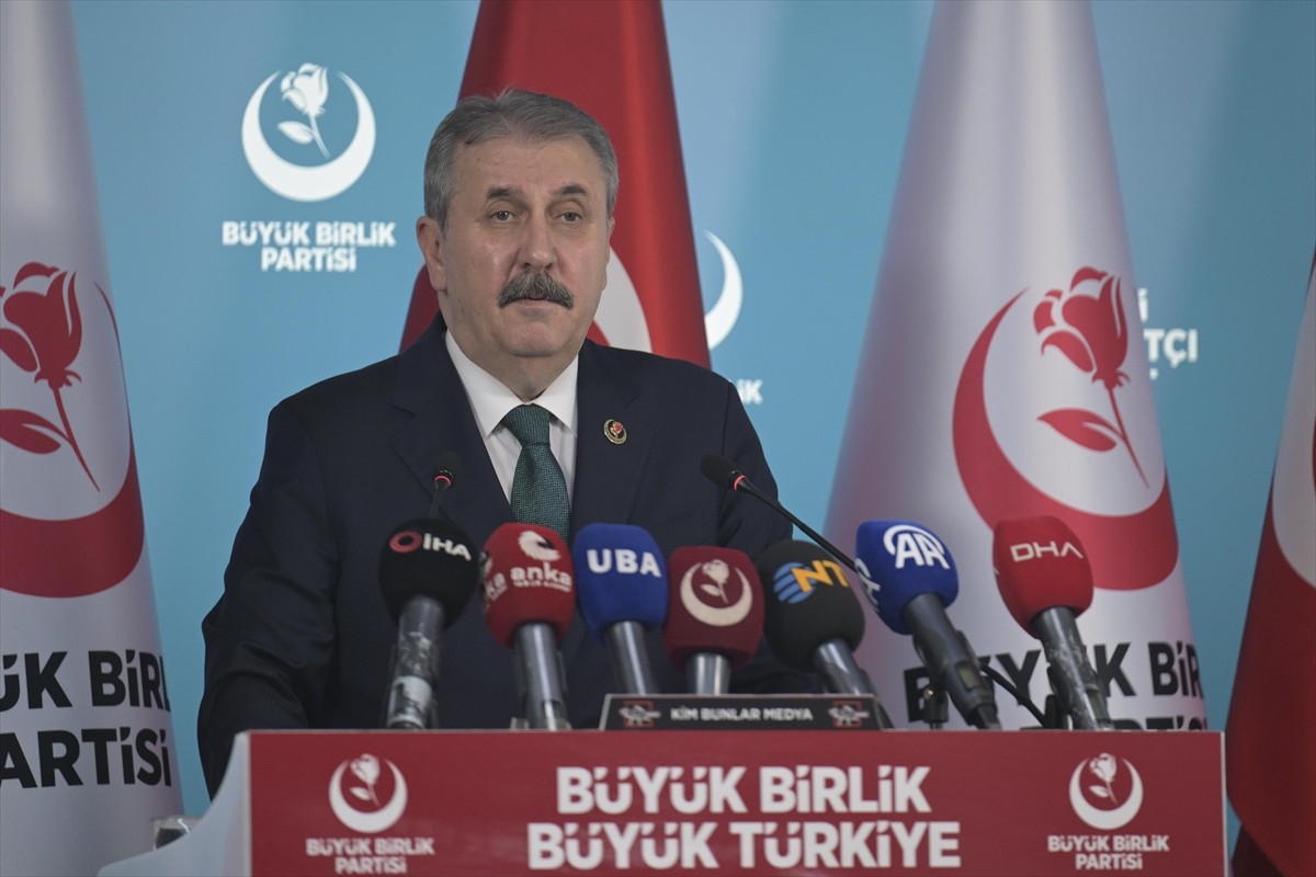 Büyük Birlik Partisi (BBP) Genel Başkanı Mustafa Destici, partisinin genel merkezinde düzenlediği...