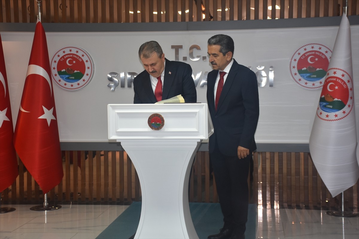 Büyük Birlik Partisi (BBP) Genel Başkanı Mustafa Destici (solda) çeşitli temaslarda bulunmak üzere...