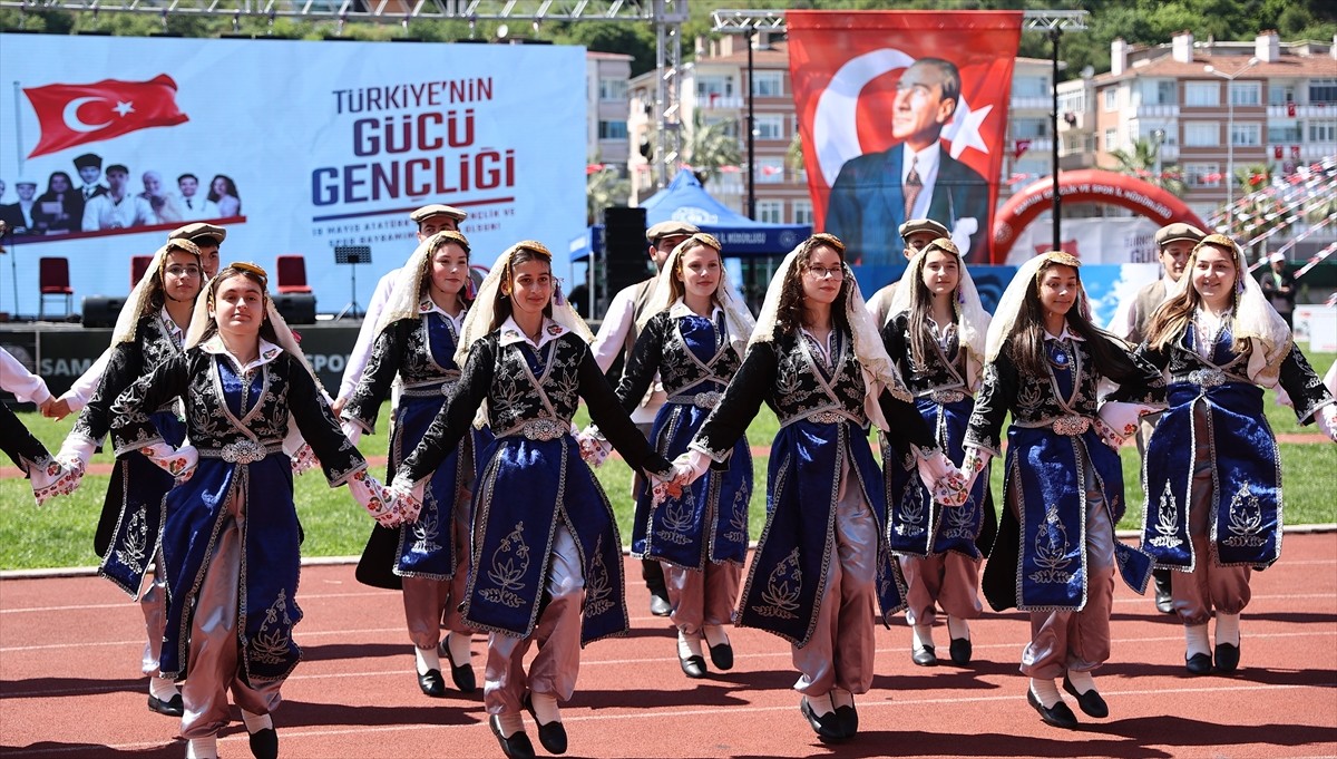 Büyük Önder Gazi Mustafa Kemal Atatürk'ün Milli Mücadele'yi başlatmak üzere 19 Mayıs 1919'da...