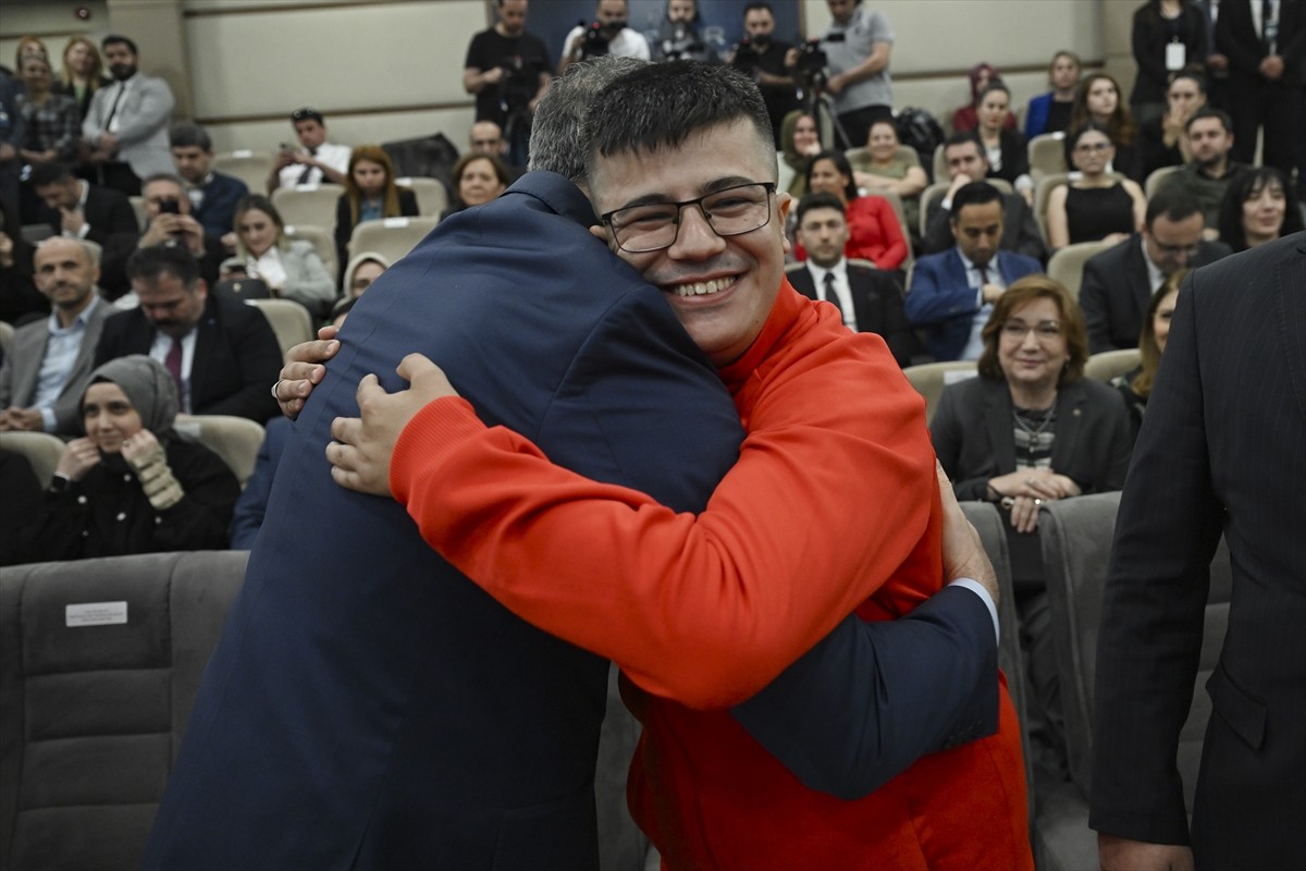 Çalışma ve Sosyal Güvenlik Bakanı Vedat Işıkhan, Türkiye İş Kurumu (İŞKUR) Genel Müdürlüğünde...