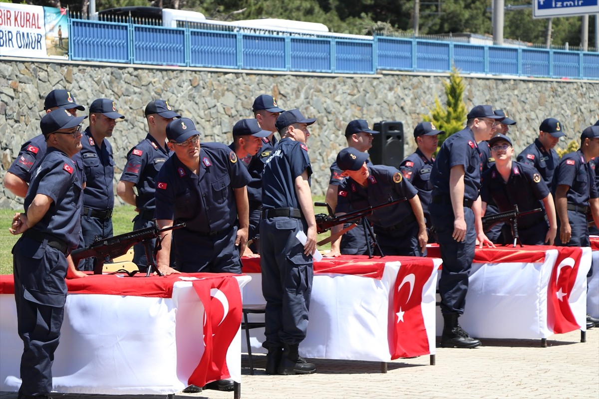  Çanakkale'de bir günlüğüne asker olan engelli 14 genç yemin etti.