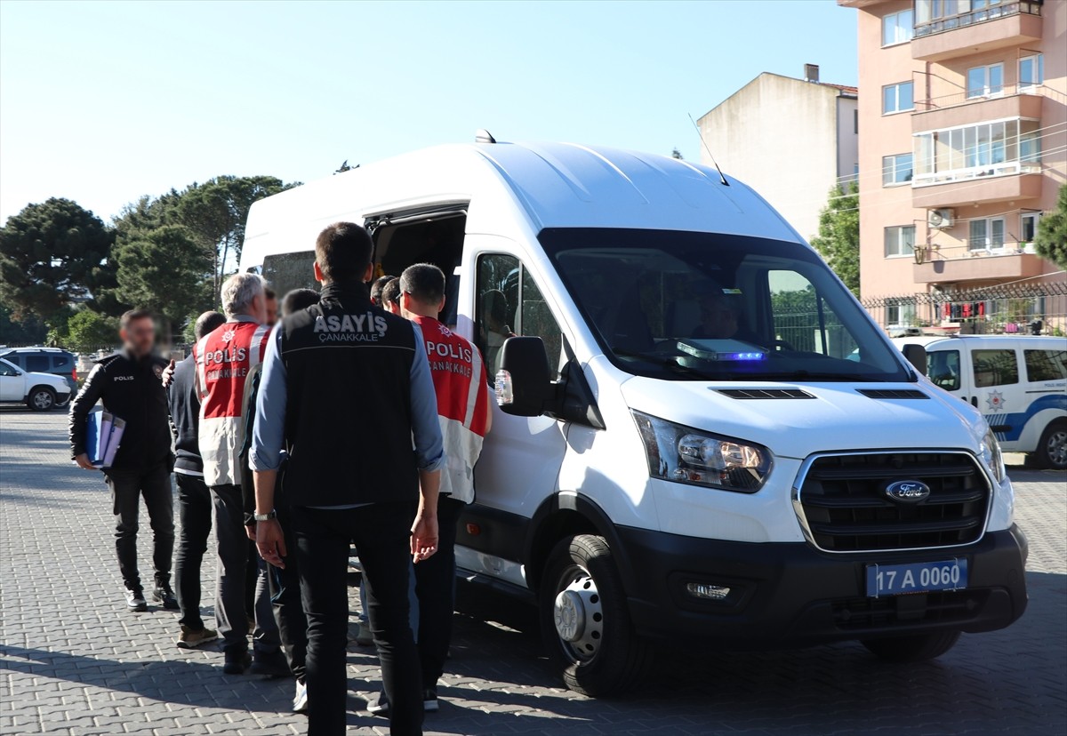 Çanakkale'de geçen yıl telefonda kendilerini kamu görevlisi olarak tanıtarak emekli öğretmeni, 25...