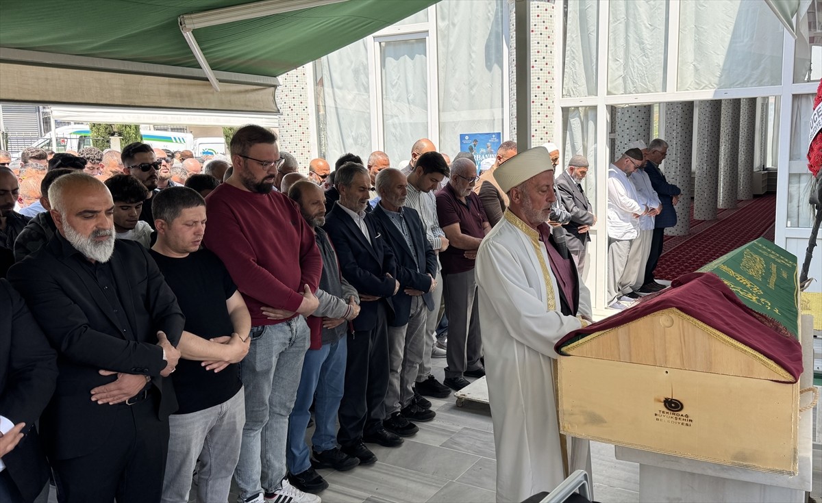 Çanakkale'de otobüs, kamyon ve otomobilin karıştığı trafik kazasında hayatını kaybedenlerden Aynur...