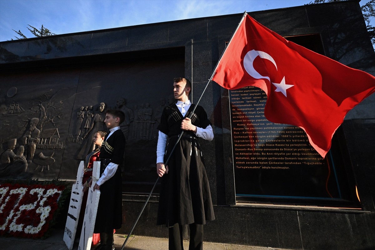 Çerkez Sürgünü'nün 161. yılı dolayısıyla Düzce'de geniş katılımlı yürüyüş ve anma programı...