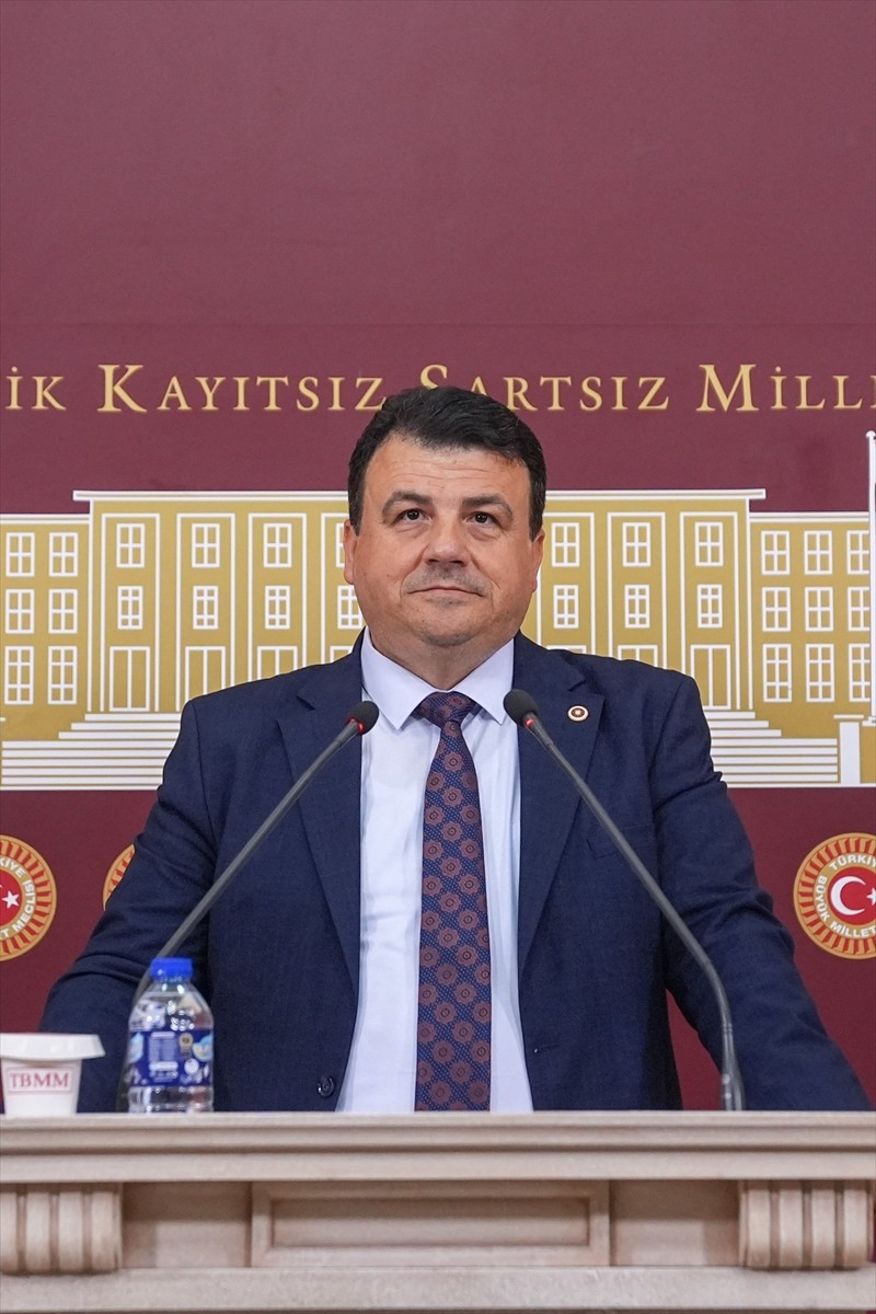 CHP Bursa Milletvekili Hasan Öztürk, TBMM'de basın toplantısı düzenledi.