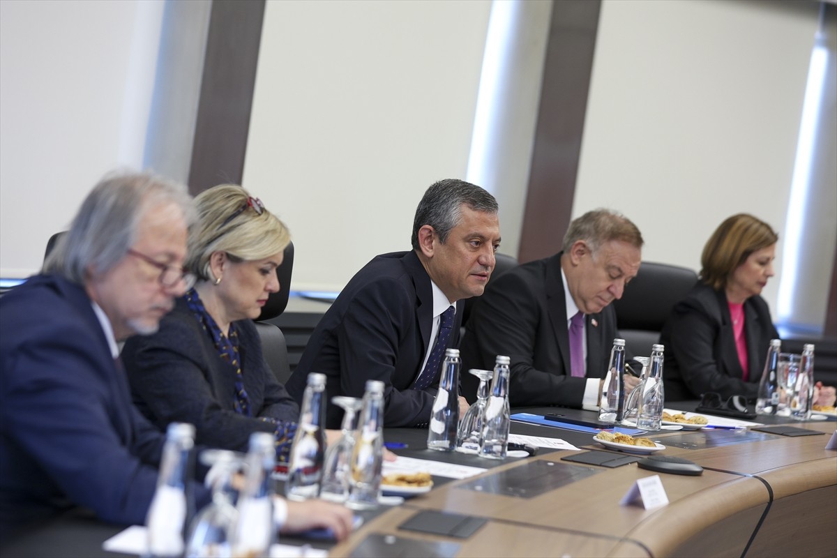 CHP Genel Başkanı Özgür Özel, Avrupa Konseyi Yerel ve Bölgesel Yönetimler Kongresi Başkanı Marc...