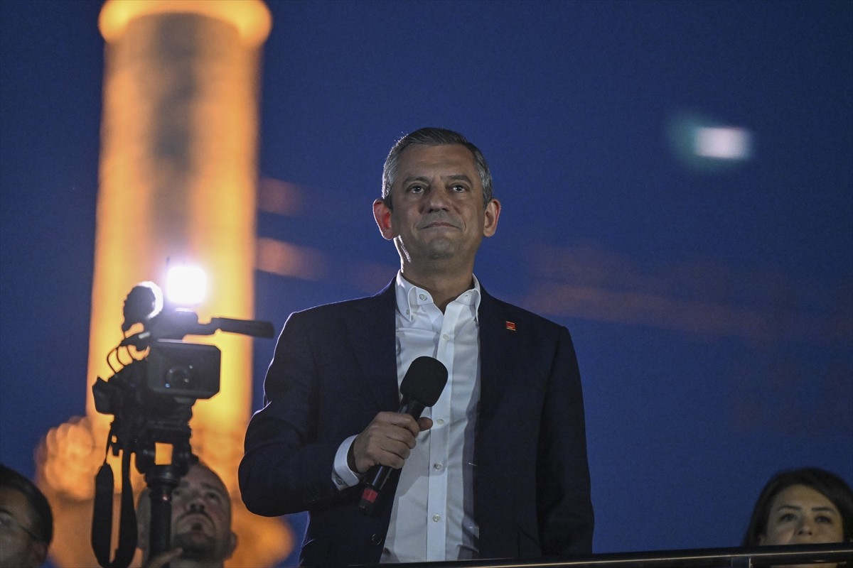 CHP Genel Başkanı Özgür Özel, İstanbul Büyükşehir Belediyesine (İBB) yönelik yolsuzluk ve terör...