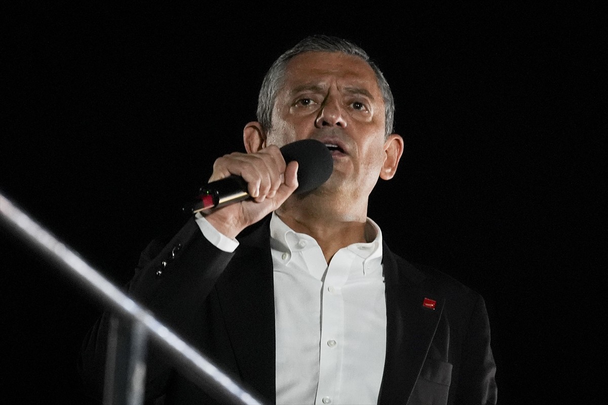 CHP Genel Başkanı Özgür Özel, İstanbul Büyükşehir Belediyesine (İBB) yönelik yolsuzluk ve terör...