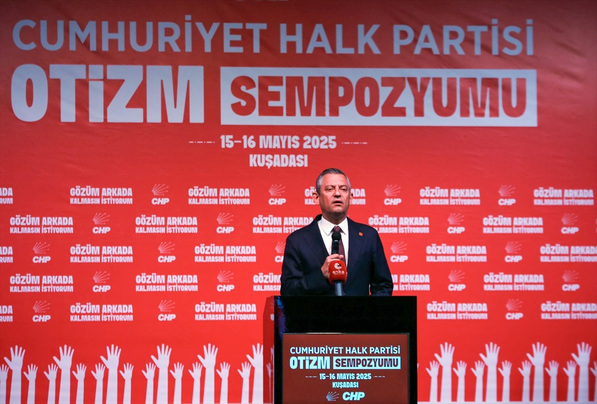 CHP Genel Başkanı Özgür Özel, partisinin Engelliler Haftası dolayısıyla Aydın'ın Kuşadası...