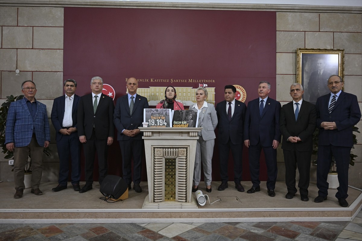 Çocuk Hareketi üyesi bazı milletvekilleri, Gazze'deki çocuk ölümlerine ve açlığa dikkati çekmek...