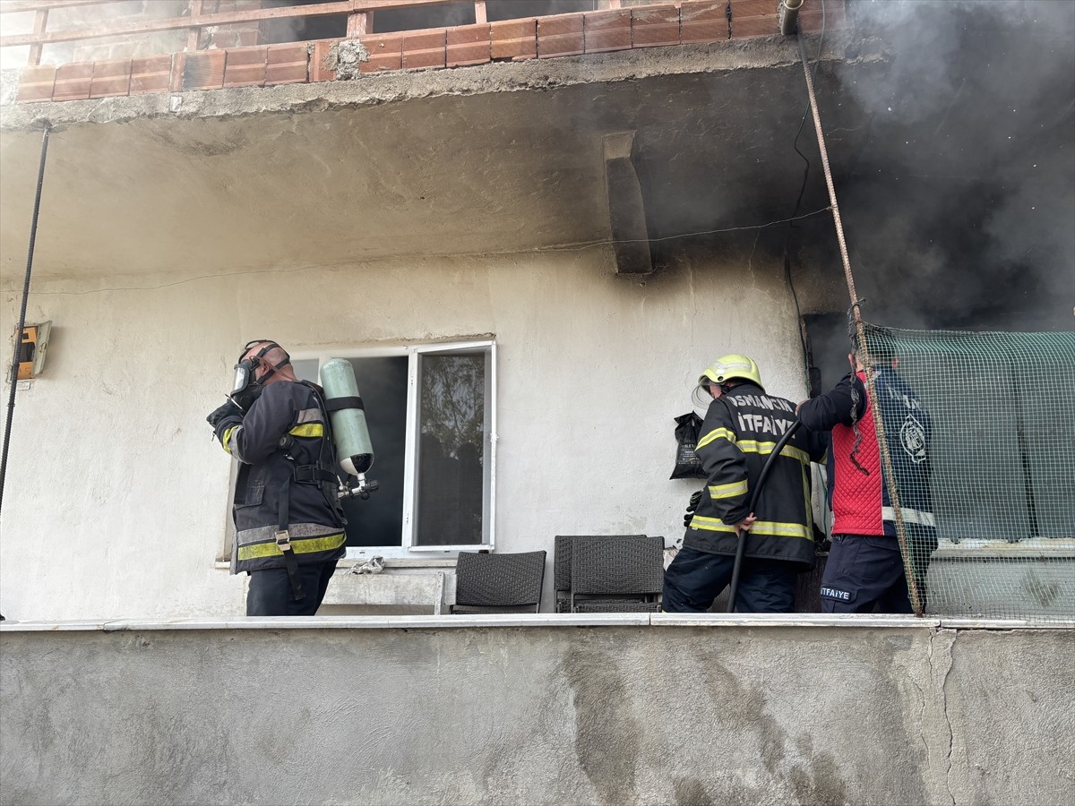 Çorum'un Osmancık ilçesinde 2 katlı müstakil evde çıkan yangın söndürüldü.