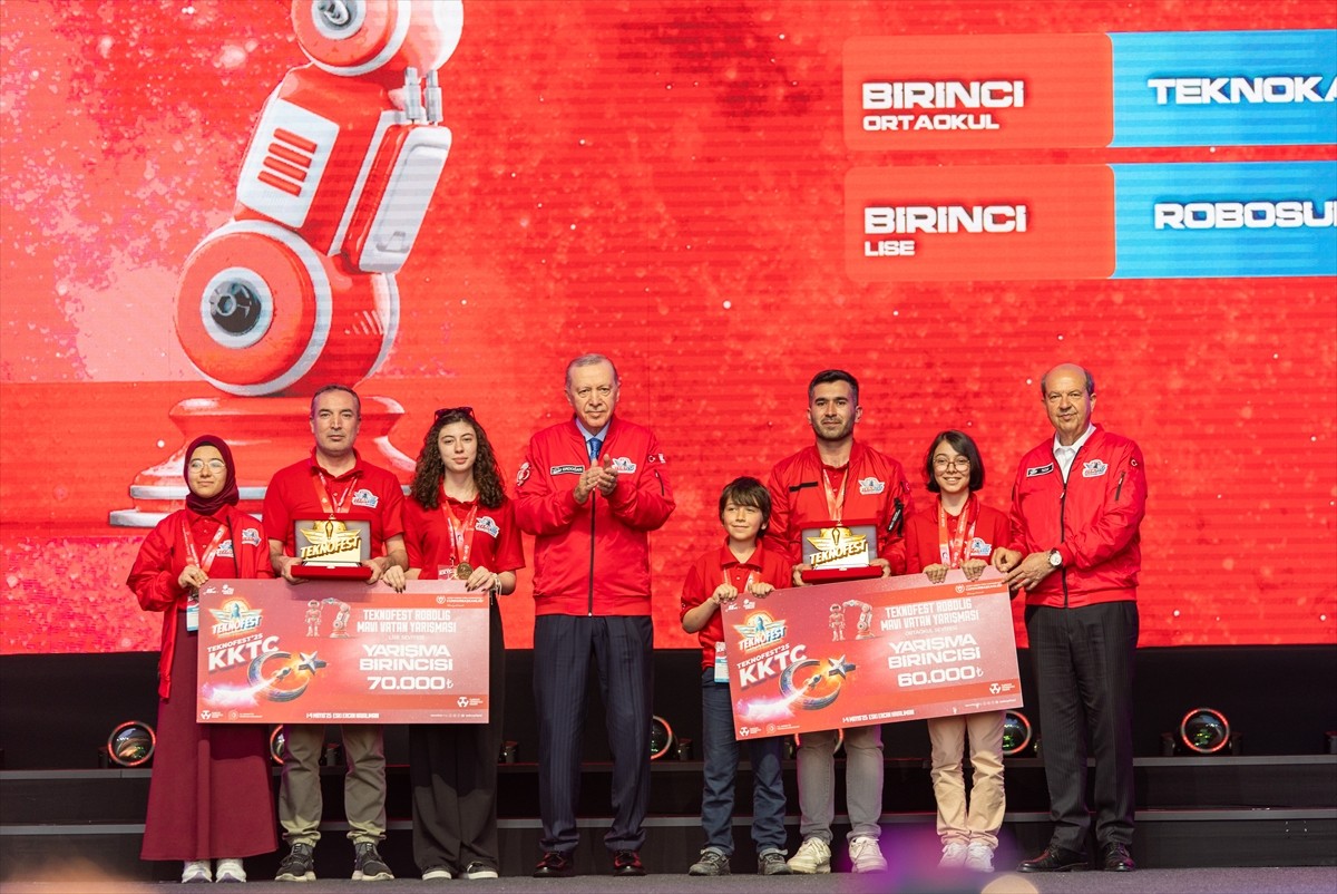 Cumhurbaşkanı Recep Tayyip Erdoğan, eski Ercan Havalimanı'nda düzenlenen, AA'nın global iletişim...