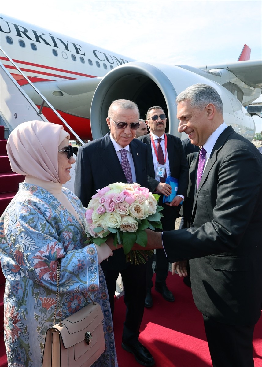 Cumhurbaşkanı Recep Tayyip Erdoğan (ortada), Türk Devletleri Teşkilatı (TDT) Gayriresmi Zirvesi'ne...