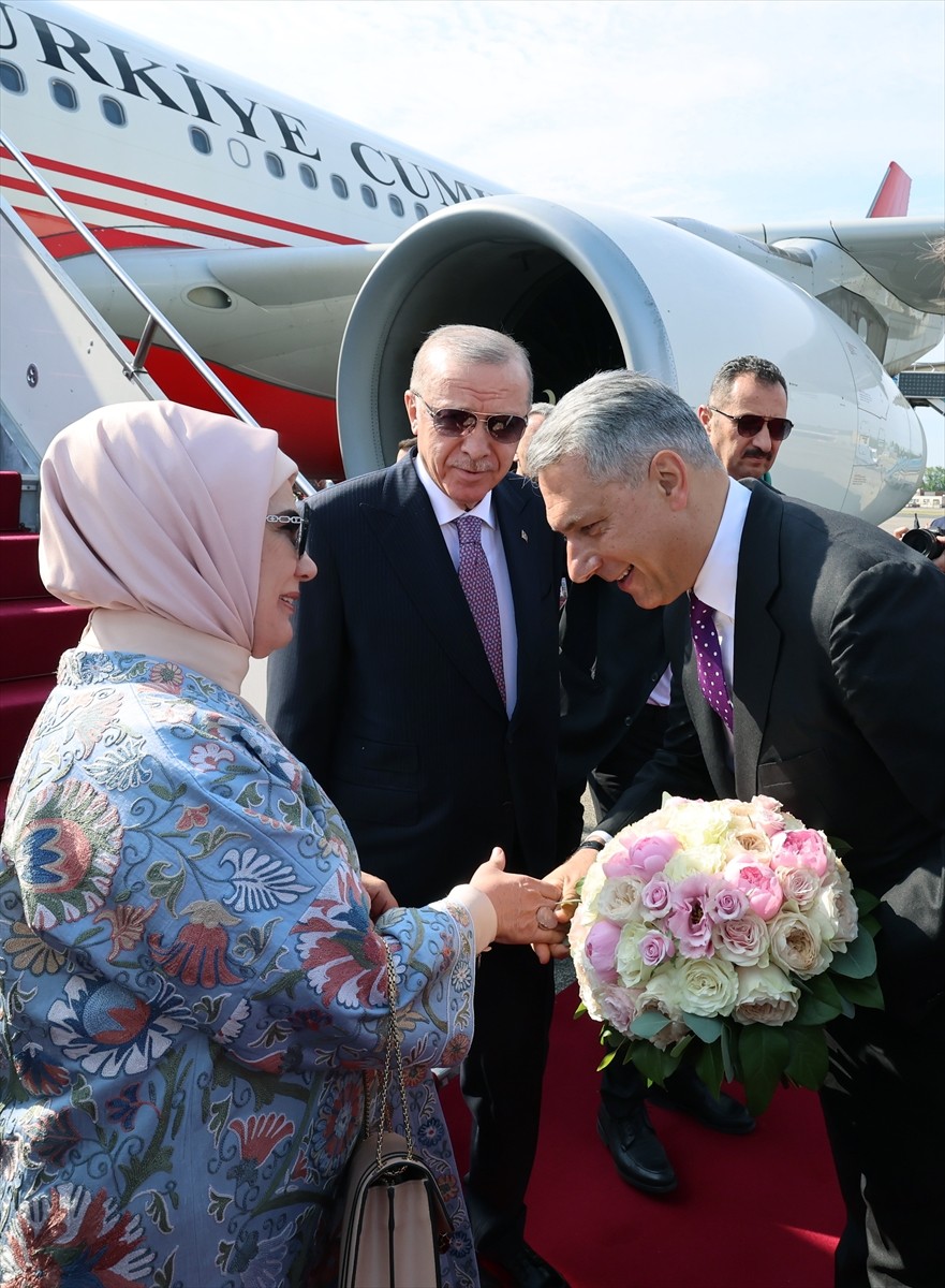 Cumhurbaşkanı Recep Tayyip Erdoğan (ortada), Türk Devletleri Teşkilatı (TDT) Gayriresmi Zirvesi'ne...