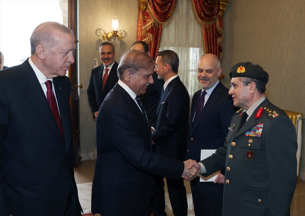 Cumhurbaşkanı Recep Tayyip Erdoğan, Pakistan Başbakanı Şahbaz Şerif'i kabul etti. Cumhurbaşkanı...