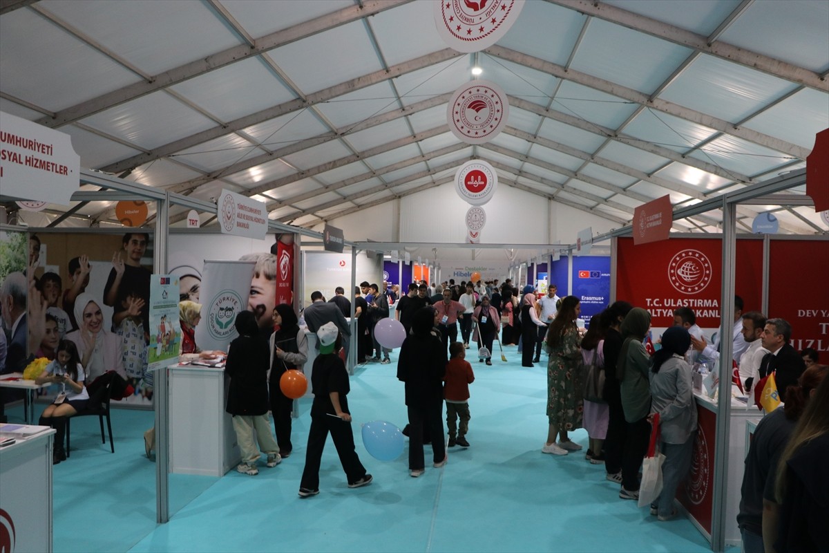 Cumhurbaşkanlığı İletişim Başkanlığı koordinasyonunda gençlere yönelik hazırlanan "Devlet...