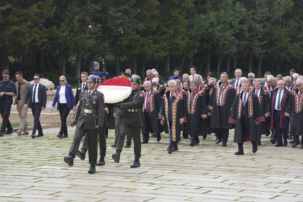 Danıştay Başkanı Zeki Yiğit ve beraberindeki heyet, Danıştayın kuruluşunun 157. yıl dönümü ve...