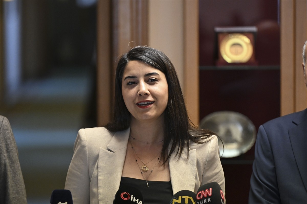 DEM Parti, 28. Yasama Dönemi'nin ikinci devresi TBMM Başkanı seçimi için Diyarbakır Milletvekili...