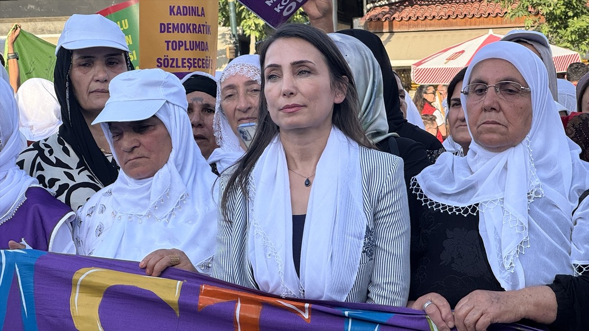 DEM Parti Eş Genel Başkanı Tülay Hatimoğulları, Diyarbakır'daki programları kapsamında merkez...