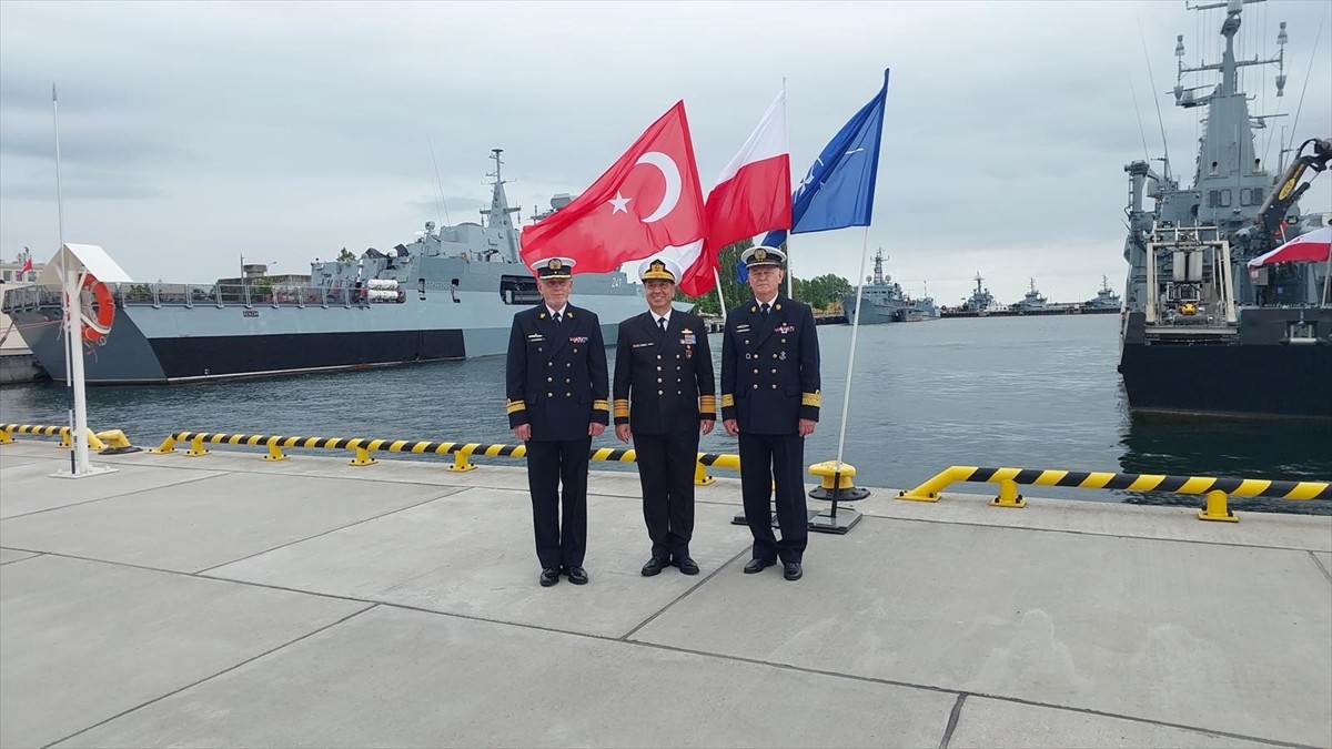 Deniz Kuvvetleri Komutanı Oramiral Ercüment Tatlıoğlu, resmi davetli olarak gittiği Polonya'da...