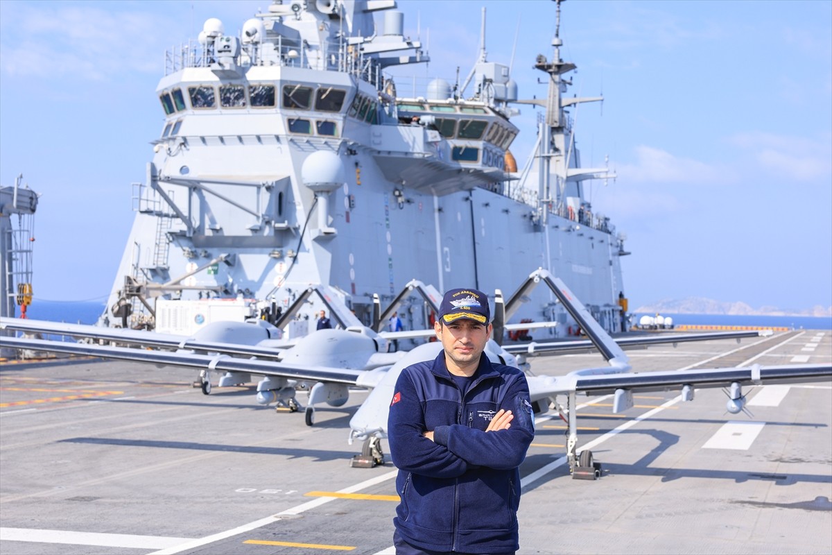 DENİZKURDU-2025 Tatbikatı'nın Seçkin Gözlemci Günü'nde Akdeniz’de seyreden TCG Anadolu'dan art...