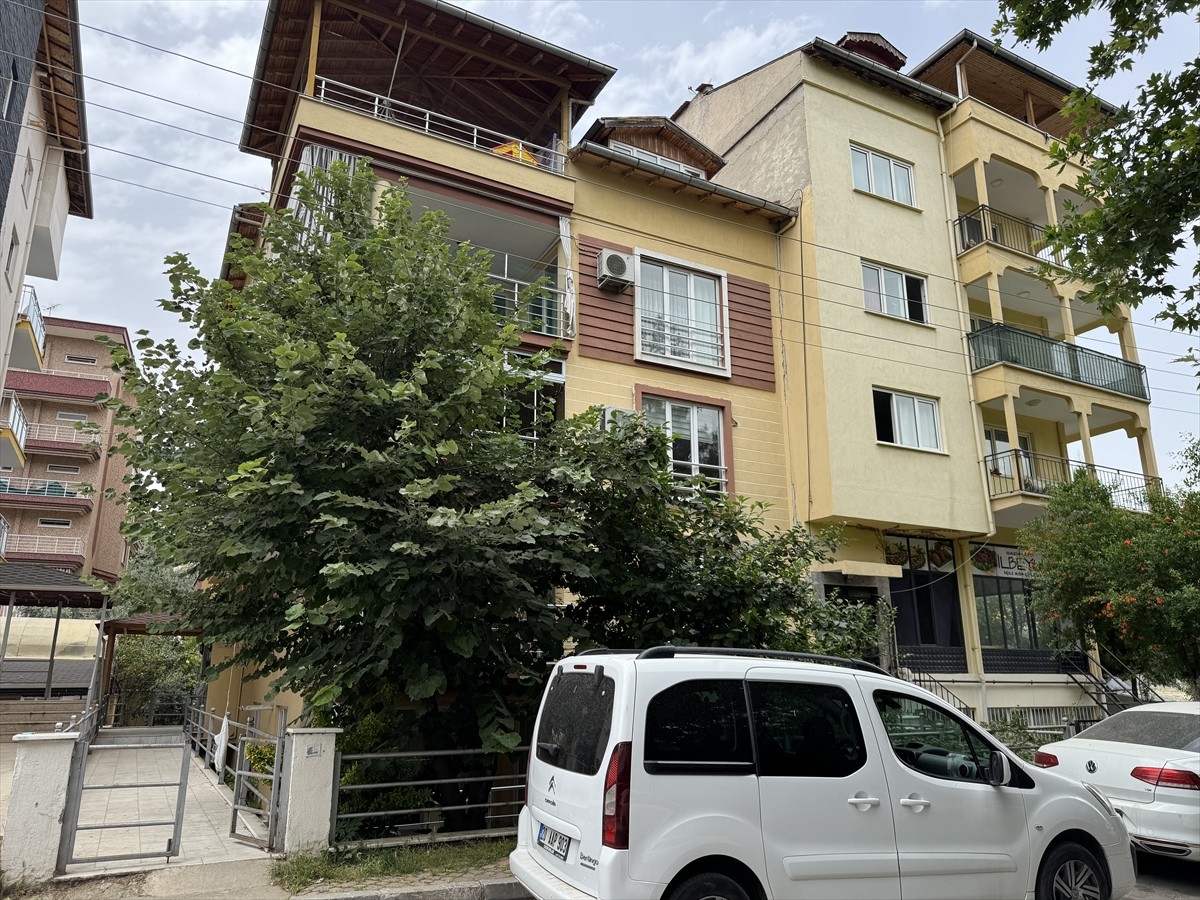 Denizli'nin Pamukkale ilçesinde günlük kiralanan evde kalanların görüntülerini gizlice kaydettiği...