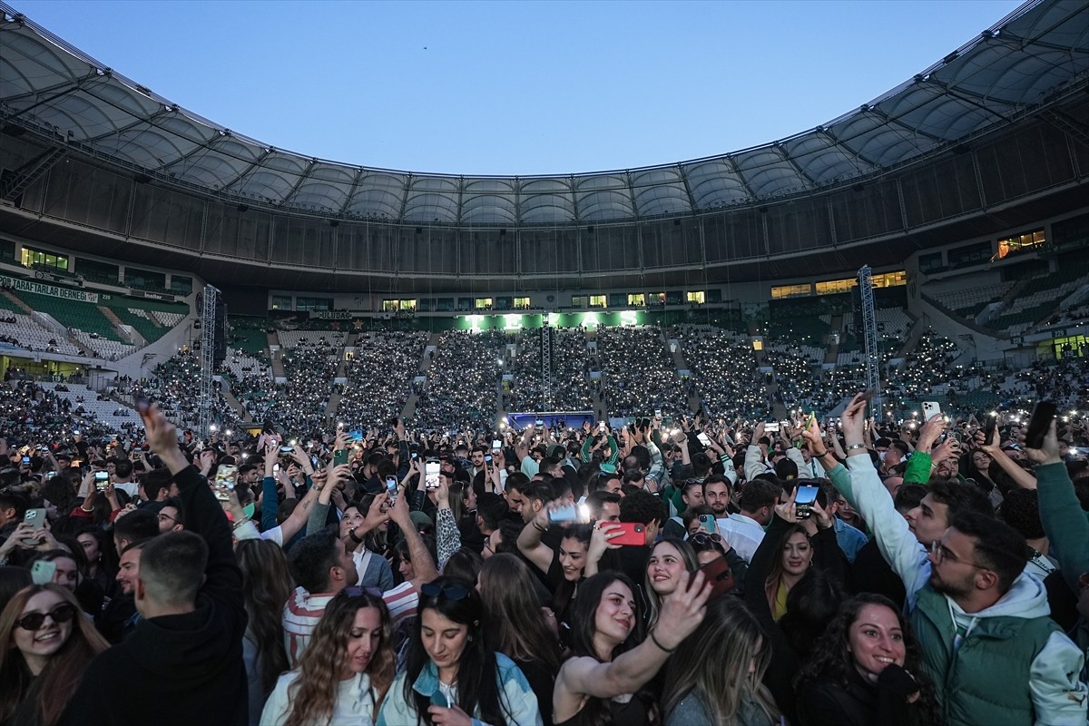 DJ Mahmut Orhan, Bursaspor Kulübü yararına konser verdi. Atatürk Spor Kompleksi Matlı Stadı'nda...