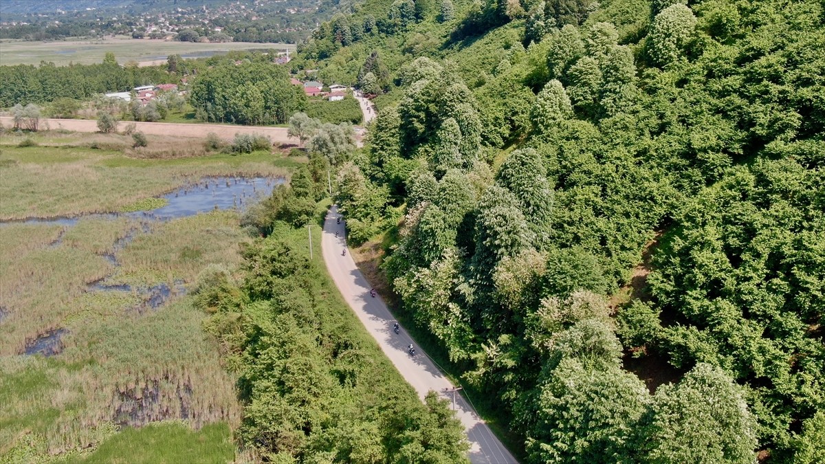 Düzce'de 150 motosikletli, 19 Mayıs Atatürk'ü Anma Gençlik ve Spor Bayramı dolayısıyla motosiklet...
