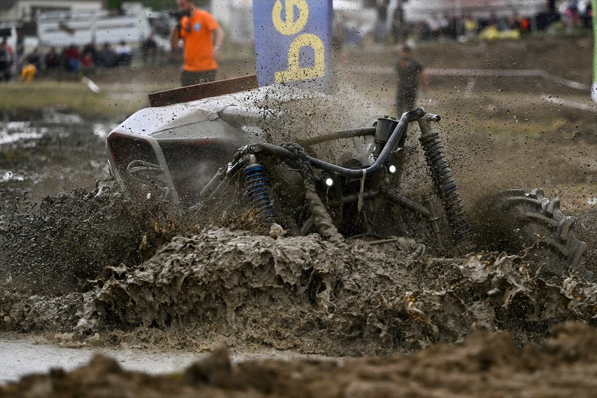 Düzce Safari Off-Road Kulübü (DÜSOF), Düzce Valiliği, Gümüşova Belediyesi tarafından organize...