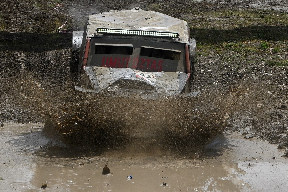 Düzce Safari Off-Road Kulübü (DÜSOF) tarafından düzenlenen "34. Geleneksel Düzce Off-Road...