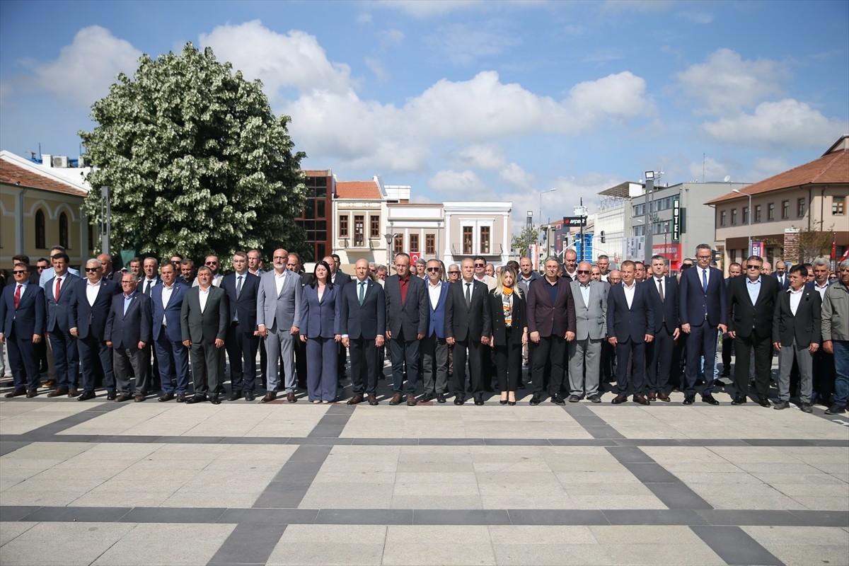 Edirne'de, 14 Mayıs Dünya Çiftçiler Günü dolayısıyla Atatürk Anıtı'nda kutlama programı...