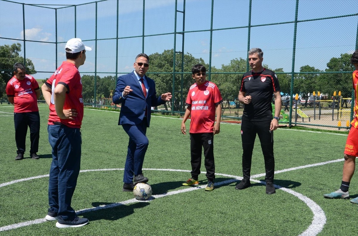 Edirne'de Engelliler Haftası dolayısıyla engelliler ile Edirnespor arasında dostluk maçı...
