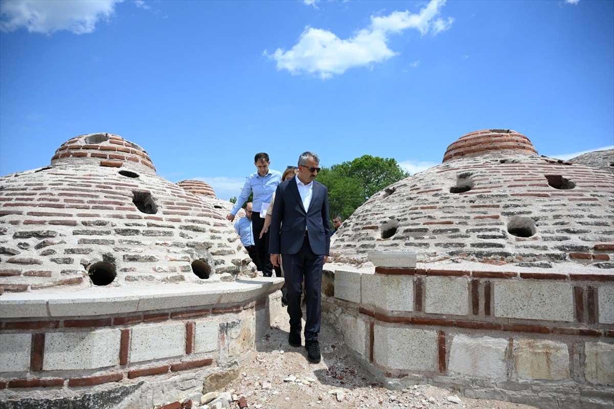 Edirne'de, erken dönem Osmanlı mimarisinin en önemli hamam örneklerinden olan Gazi Mihal...