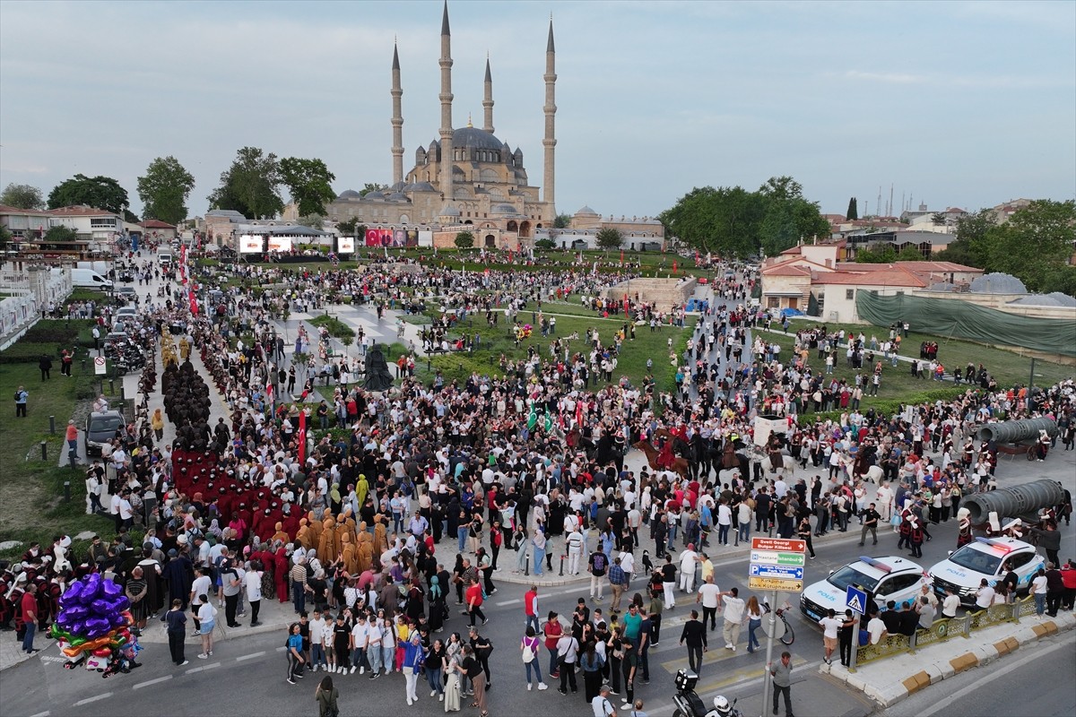 Edirne'de İstanbul'un fethinin 572. yıl dönümü etkinlikleri kapsamında düzenlenen "İstanbul'un...