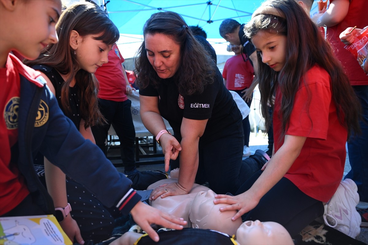 Edirne'de "Sağlıklı Çocuk, Sağlıklı Gelecek" Programı kapsamında 717 öğrenciye sağlıklı yaşam...