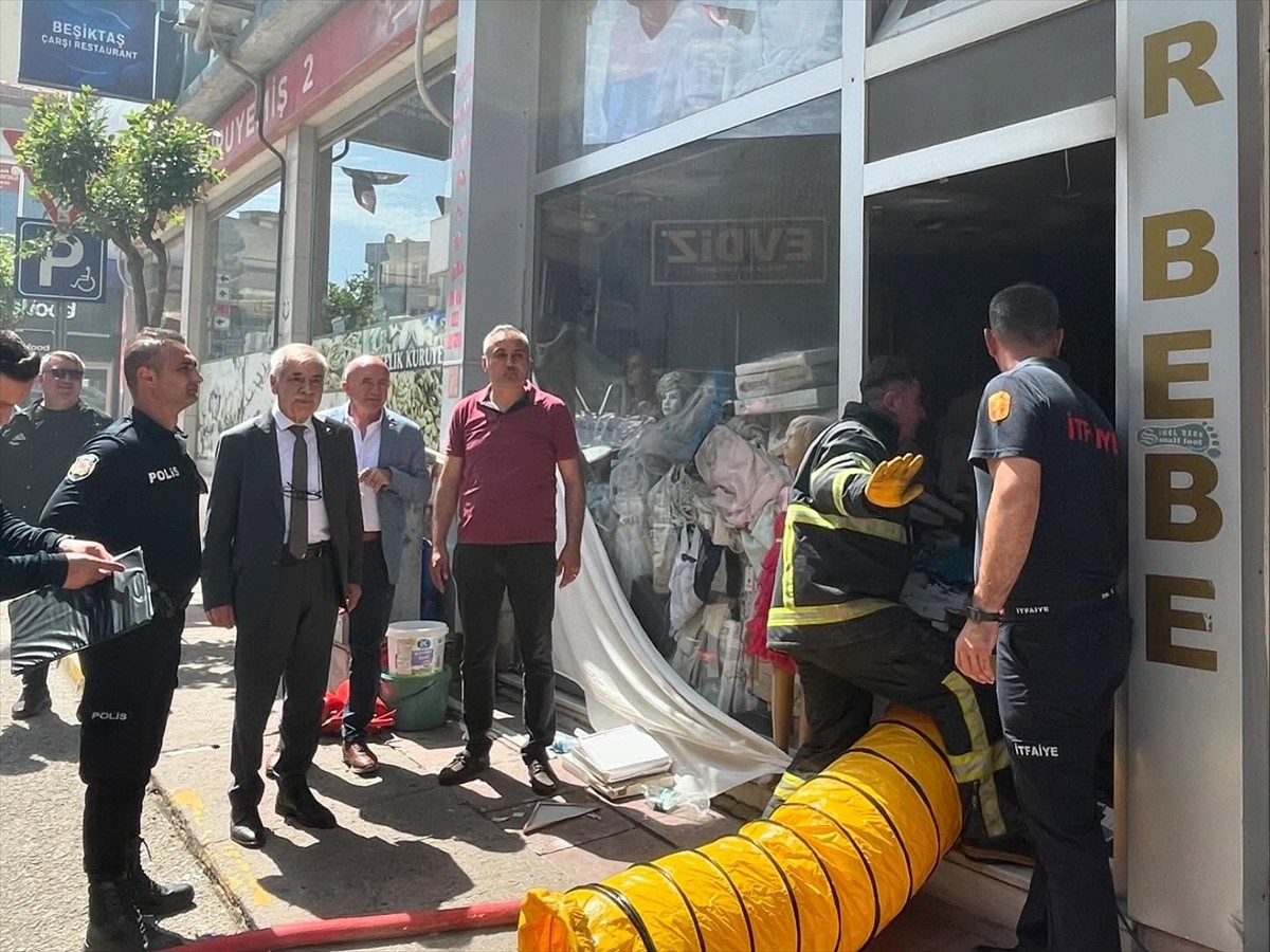 Edirne'nin Keşan ilçesinde bir iş yerinde çıkan yangın, itfaiye ekiplerince söndürüldü.