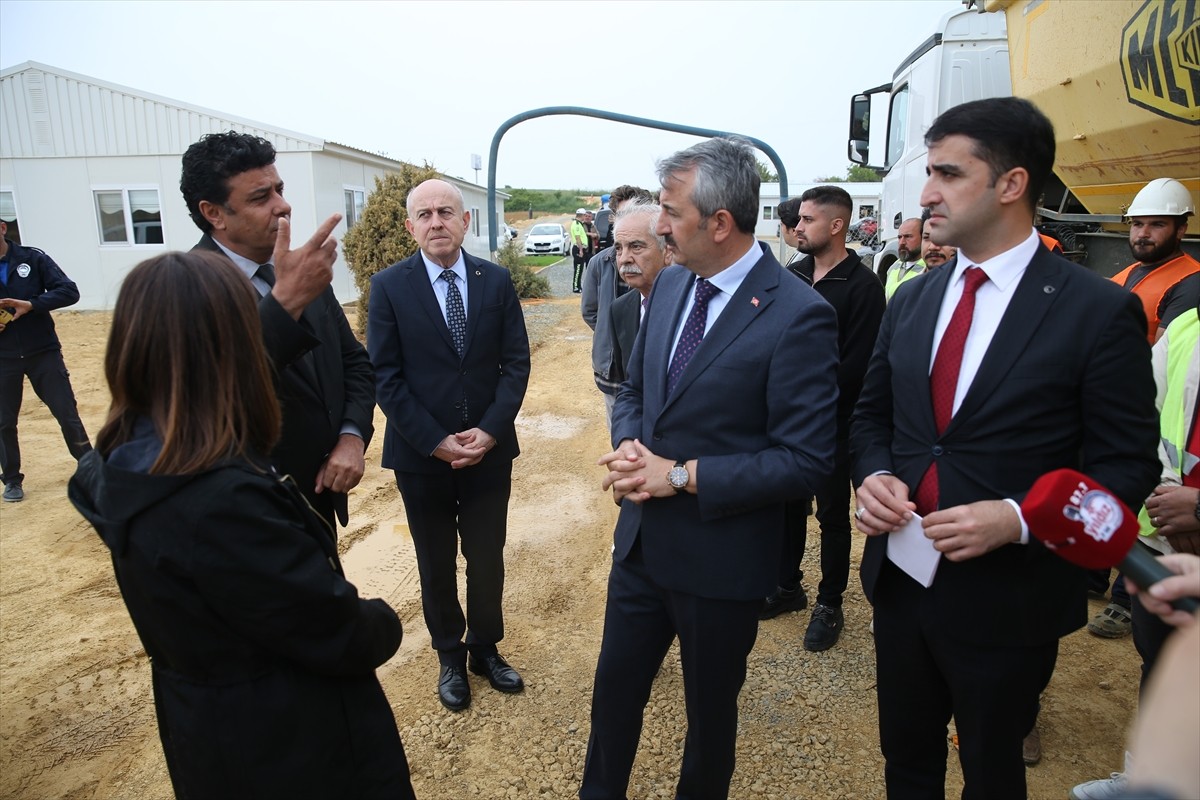 Edirne Valisi Yunus Sezer, AK Parti Edirne Milletvekili Fatma Aksal ile altyapı çalışmaları...