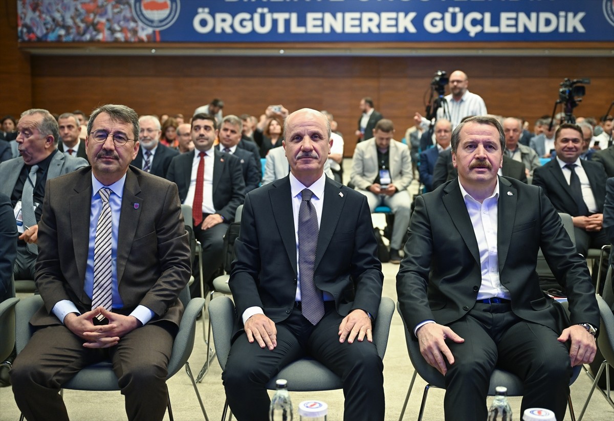 Eğitim-Bir-Sen ve İbn Haldun Üniversitesi işbirliğiyle Memur-Sen Genel Merkezi'nde düzenlenen...