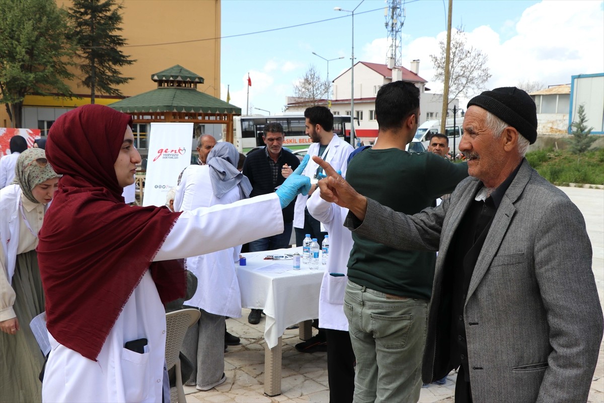 Elazığ'ın Baskil ilçesinde "Genç Yeryüzü Doktorları" tarafından farkındalık oluşturulması amacıyla...