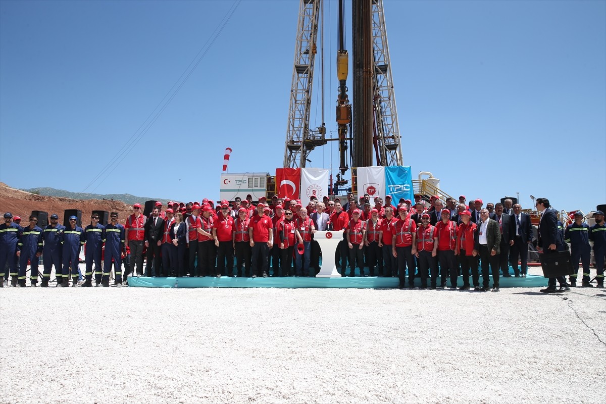 Enerji ve Tabii Kaynaklar Bakanı Alparslan Bayraktar, 19 Mayıs Atatürk'ü Anma Gençlik ve Spor...