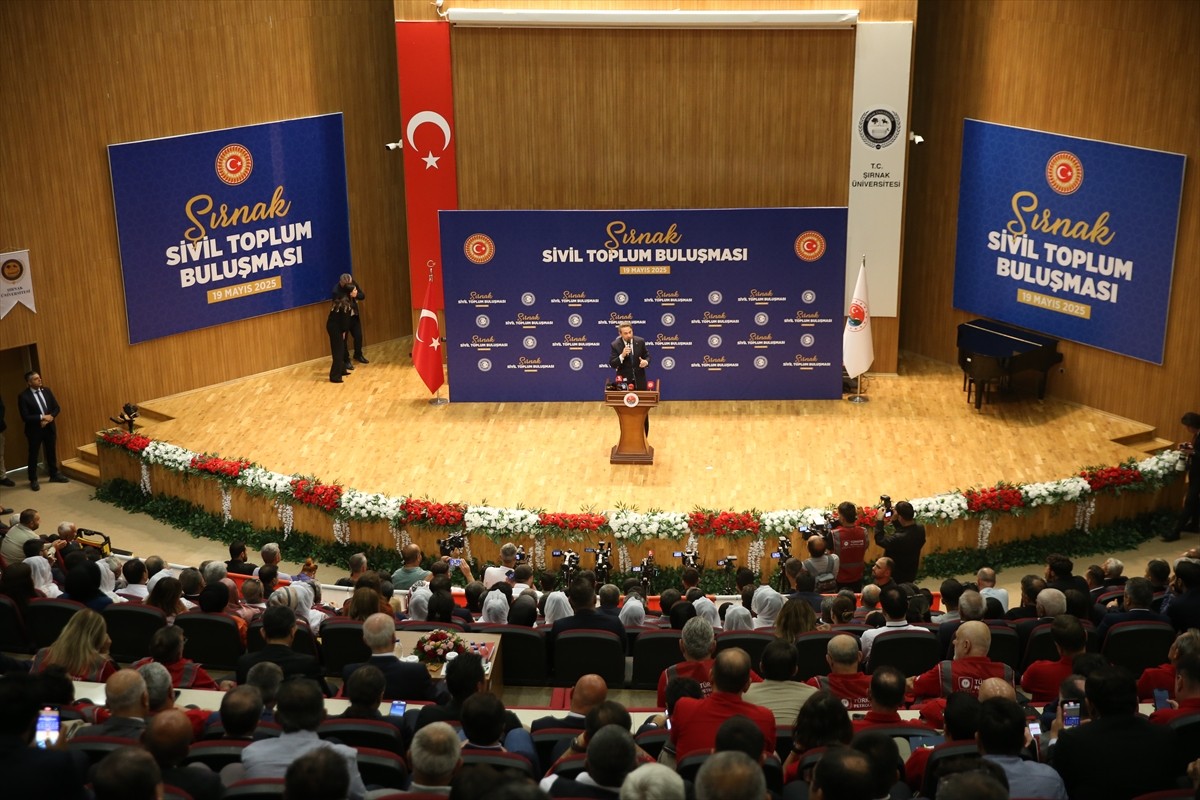 Enerji ve Tabii Kaynaklar Bakanı Alparslan Bayraktar, Şırnak Üniversitesi Konferans Salonu'nda...