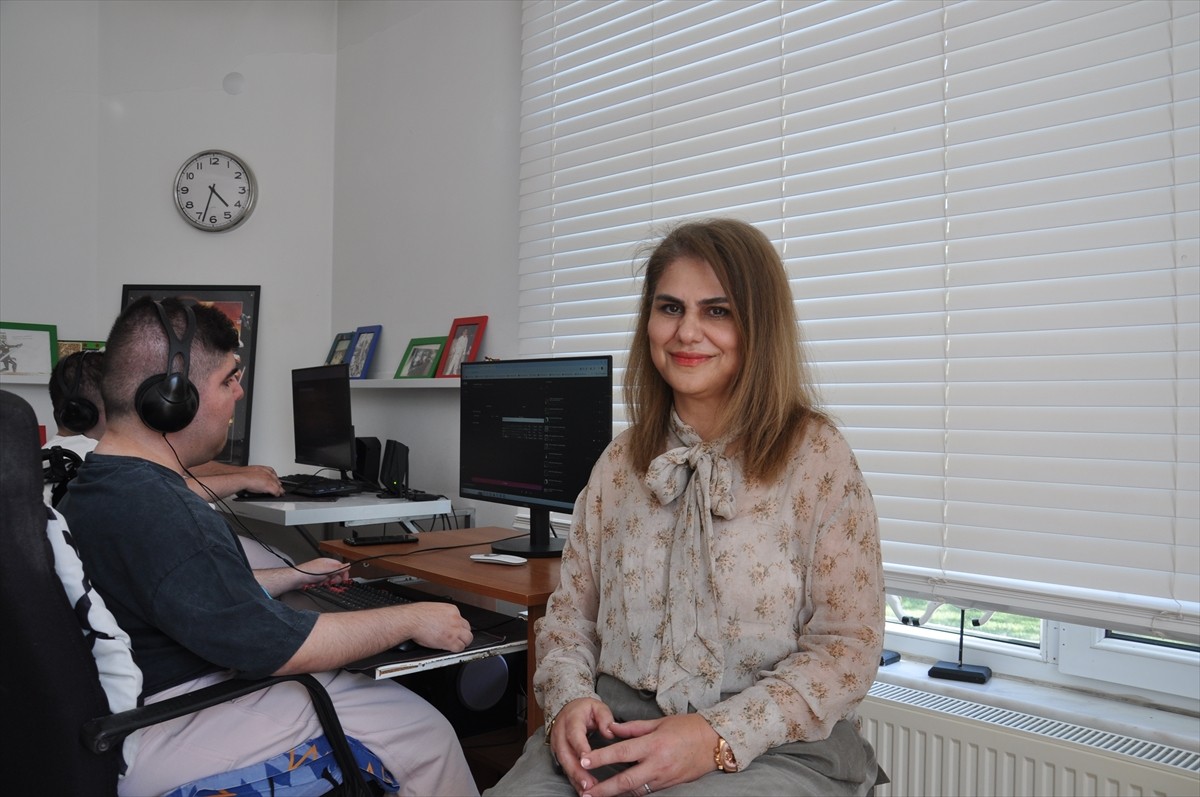 Eskişehir'de genetik kas rahatsızlığı olan Duchenne Musküler Distrofi (DMD) hastalığı nedeniyle...