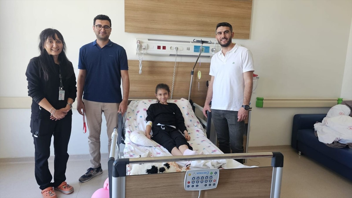 Eskişehir'de mide ağrısı ve iştahsızlık şikayetiyle hastaneye başvuran 9 yaşındaki kız çocuğunun...