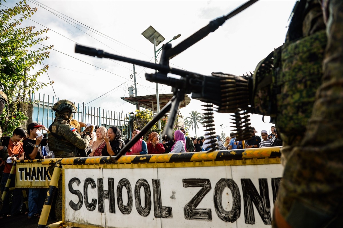 Filipinler'de milyonlarca kişinin yeni belediye başkanları, valiler ve parlamento üyelerini...