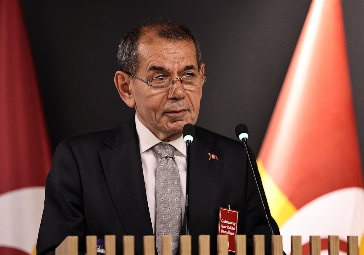 Galatasaray Kulübü Başkanı Dursun Özbek (sol 5), Ali Sami Yen Spor Kompleksi RAMS Park'taki Özhan...