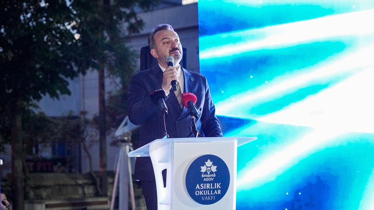 Galatasaray Lisesi, Çapa Fen Lisesi, Cağaloğlu Anadolu Lisesi, Pertevniyal Lisesi, Vefa Lisesi...