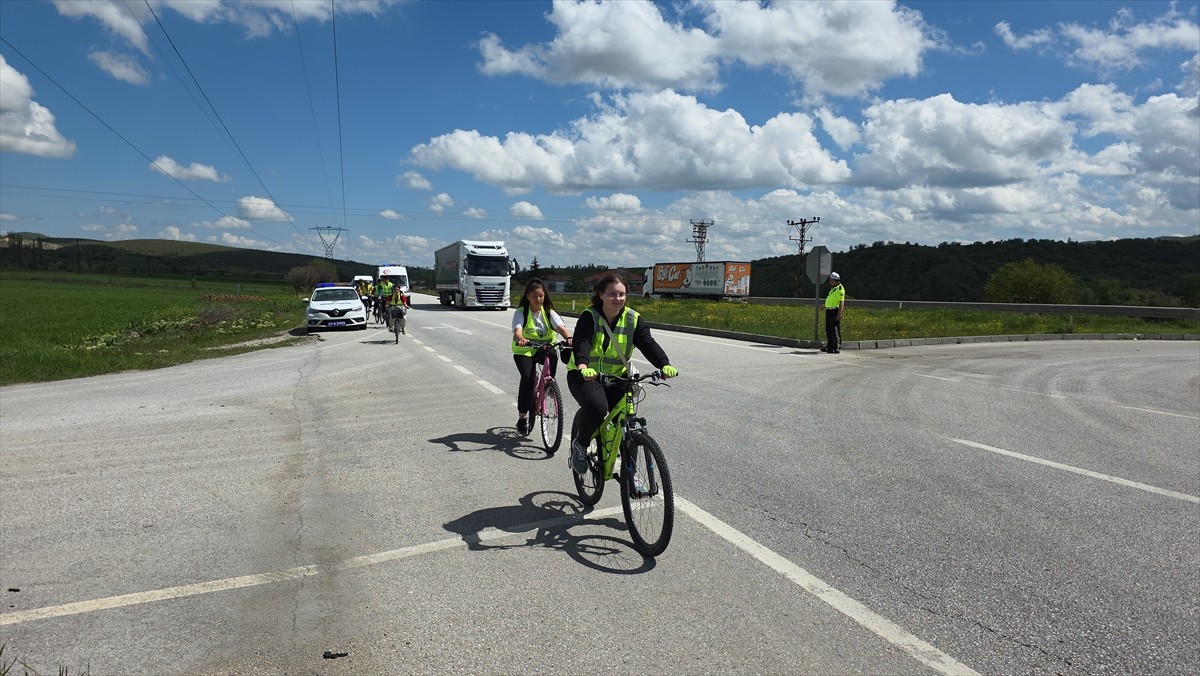 Gazi Mustafa Kemal Atatürk'ün Selanik'te doğduğu evin bahçesinden Samsun'a ulaştırılmak üzere...
