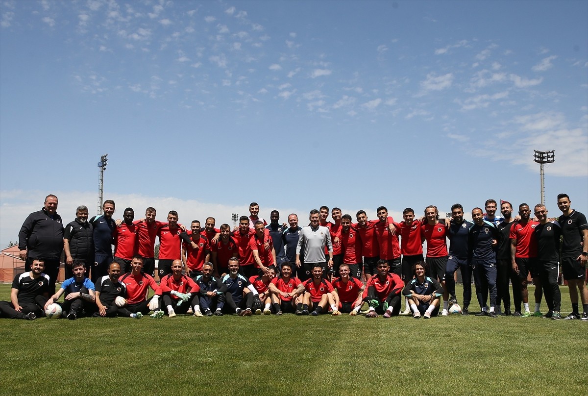 Gençlerbirliği, Trendyol 1. Lig'in 38. ve son haftasında deplasmanda Fitmens Gömlek Yeni...