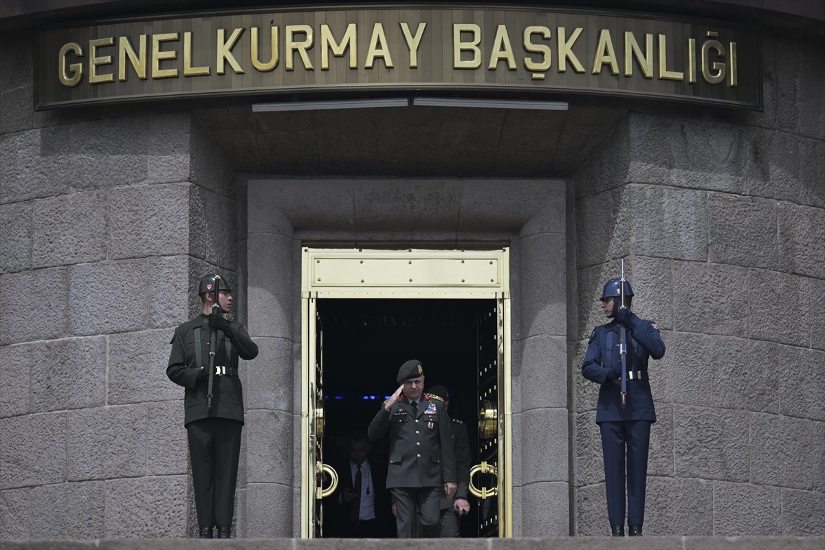 Genelkurmay Başkanı Orgeneral Metin Gürak, Mısır Genelkurmay Başkanı Korgeneral Ahmed Fethi...