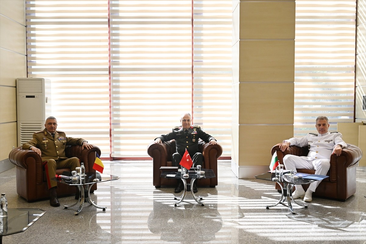 Genelkurmay Başkanı Orgeneral Metin Gürak (ortada), Balkan Ülkeleri Genelkurmay Başkanları...